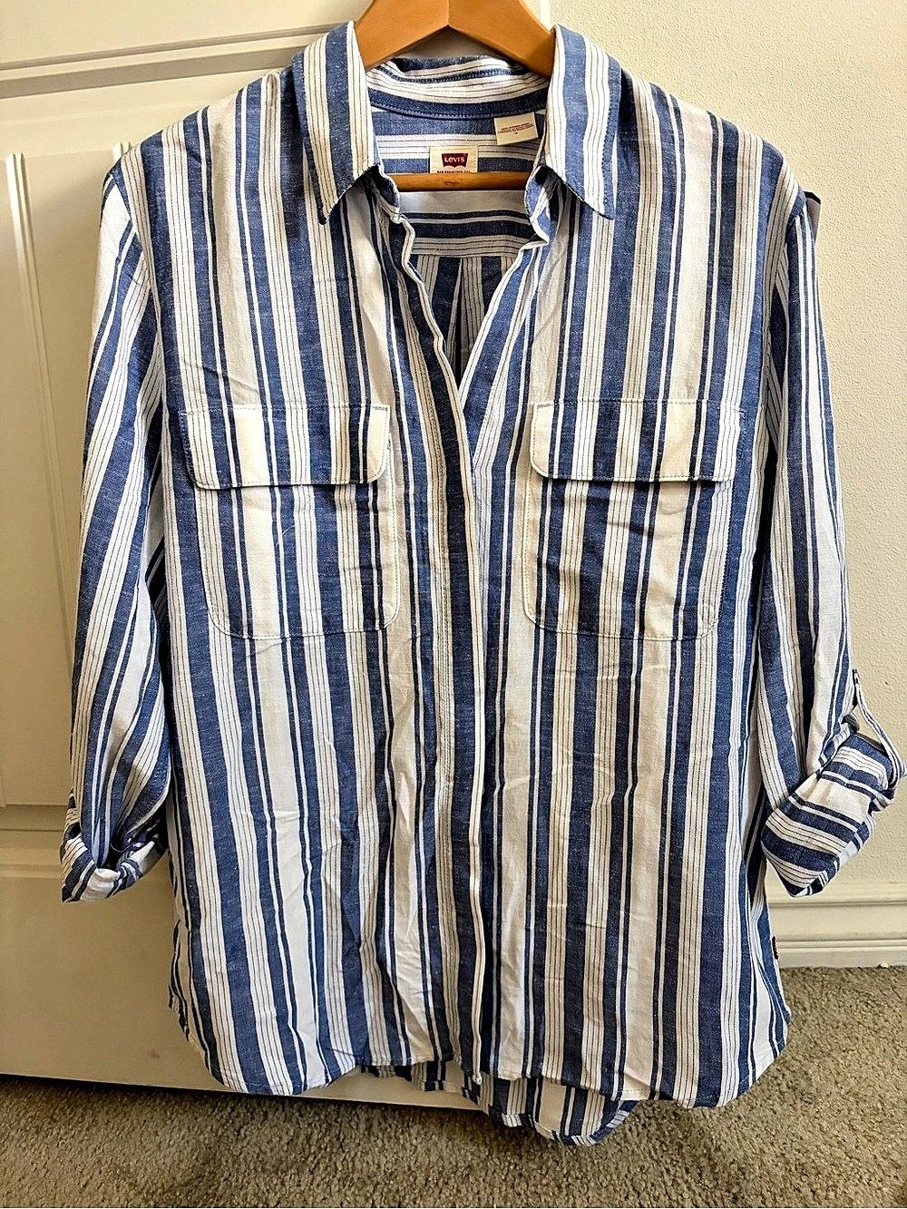 Levi's Striped Button Down Shirt in Blue & White Size Medium
